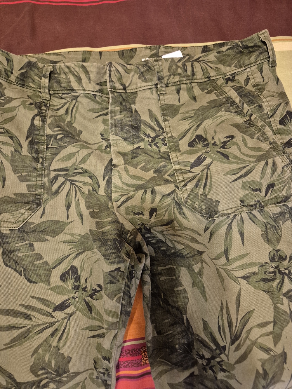 Old Navy Olive Green Leaf-Print Pixie Pants